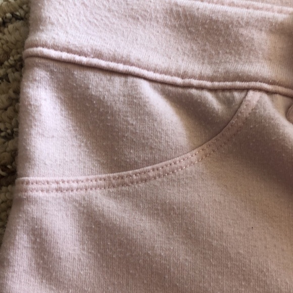 Super soft,old navy shorts. Cute colors and amazing fitting - Picture 2 of 6